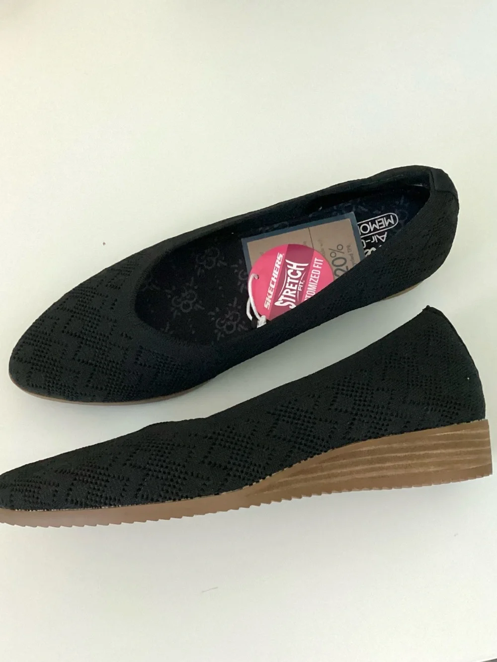 \Skechers\ NWT Cleo Knit Slip-Ons